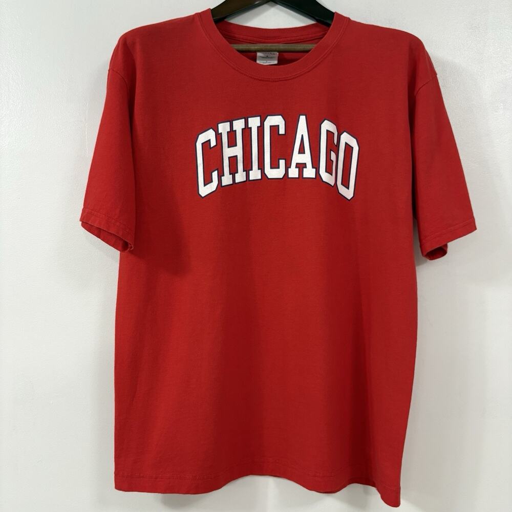 Gildan Chicago T Shirt Mens Large Red Ultra Cotton Heavyweight Varsity Graphic